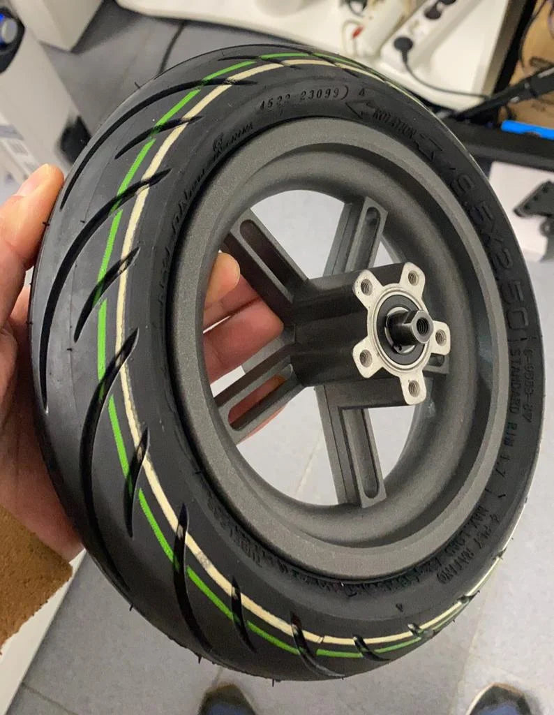 Pneu 9,5 x 2.50 6.1 TUBELESS CST