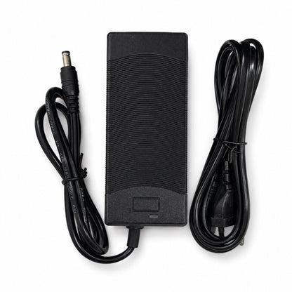 Chargeur 12,6 V 3 A